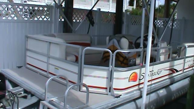 Croysdale_pontoon_boat.jpg